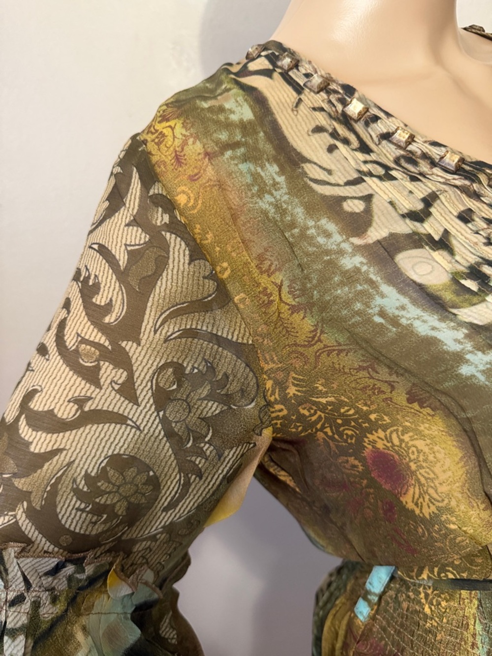 Alberto Makali Olive Green and Gold Patterned Boho Blouse - Picture 5 of 8